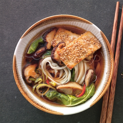 Udon-Nudelsuppe mit Gomasio-Tofu