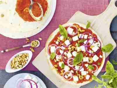 Schnelle Feta-Ajvar-Pizza