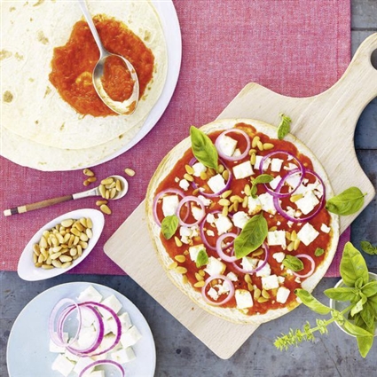 Schnelle Feta-Ajvar-Pizza