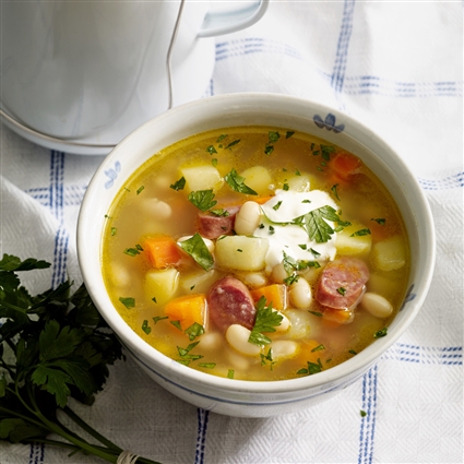 Weiße Bohnensuppe mit Mettendchen