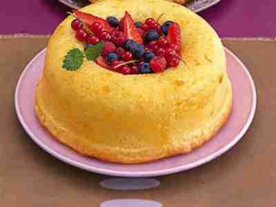Savarin mit Beeren