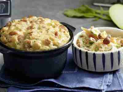 Kartoffel-Krabben-Soufflé mit Rohkostsalat