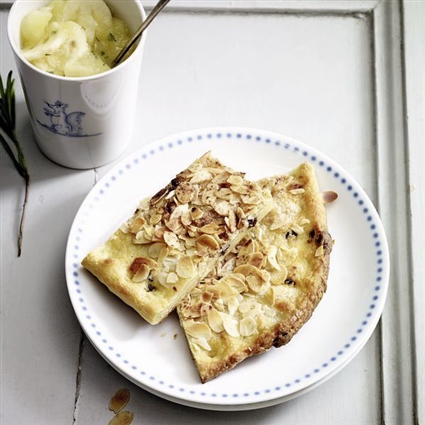 Kartoffelbutterkuchen mit Apfel-Bananen-Kompott
