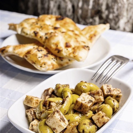Olivensalat mit Käse – türkische Meze