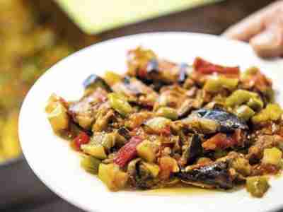 Scharfer Gemüsesalat – türkische Meze