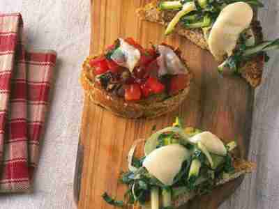 Zucchini-Mozzarella-Crostini