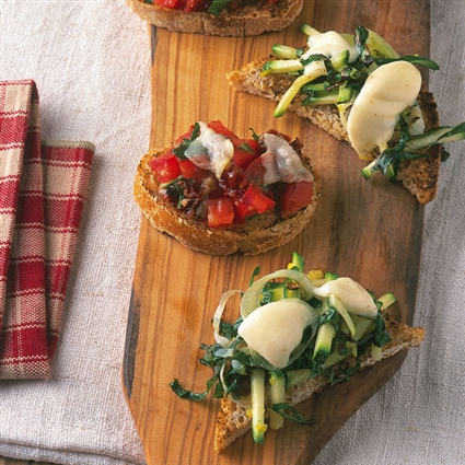 Zucchini-Mozzarella-Crostini