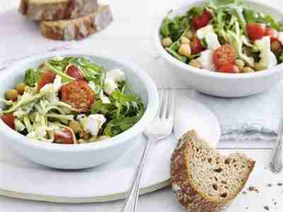 Schneller Kichererbsen-Zucchini-Salat