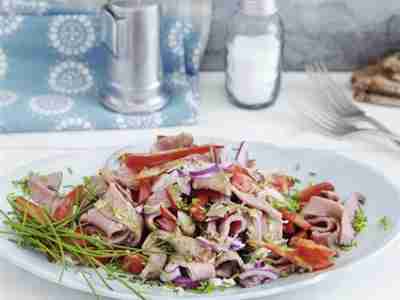 Schneller Roastbeefsalat mit Kürbiskernöl