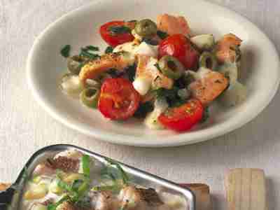 Fisch mit Tomaten, Rucola und Mozzarella