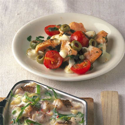 Fisch mit Tomaten, Rucola und Mozzarella
