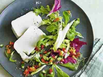 Bunte Blattsalate mit Meerrettich-Mousse