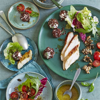 Würziger Salat mit allerlei Extras
