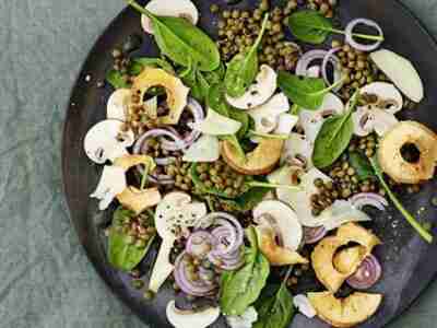 Champignon-Carpaccio mit Spinat und Linsen