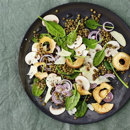 Champignon-Carpaccio mit Spinat und Linsen
