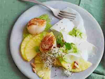 Kohlrabi-Ananas-Carpaccio mit Jakobsmuscheln