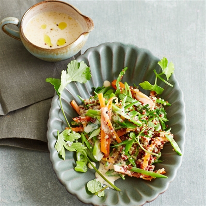 Quinoa-Kräuter-Salat mit Miso-Dressing