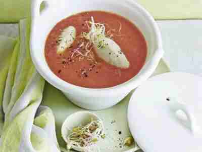 Tomatensuppe mit Ricotta-Nocken