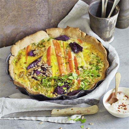 Bunte Möhren-Quiche mit Sonnenblumenkernen
