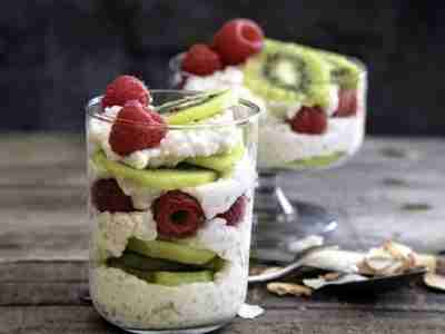 Veganes Kokos-Tapioka-Schichtdessert