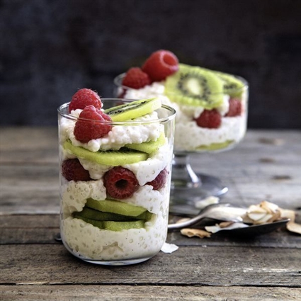 Veganes Kokos-Tapioka-Schichtdessert