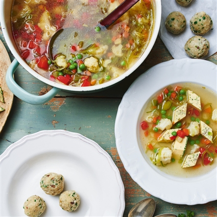 Gemüsesuppe mit Eierstich und Markklößchen
