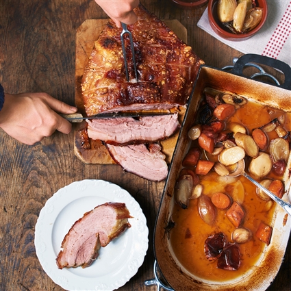 Krustenschweinebraten mit Dunkelbiersauce