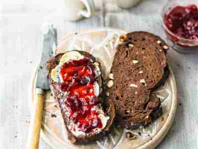 Schokoladen-Haselnuss-Brot