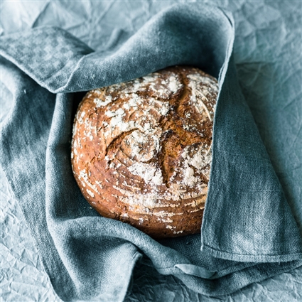 Roggen-Krustenbrot mit Honig