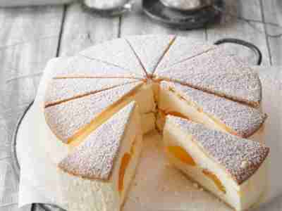 Käsesahnetorte mit Aprikosen