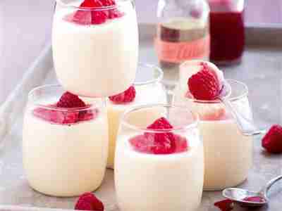 Holunderblüten-Panna-cotta