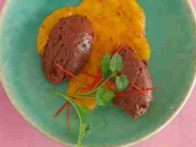 Schoko-Zimt-Mousse mit Chilipüree