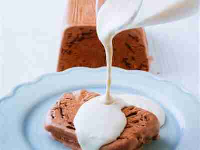 Schokoladenparfait mit Vanillesauce