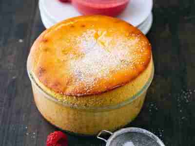 Quarksoufflé mit Himbeersauce