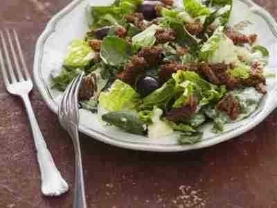 Caesars Salad mit Brunnenkresse