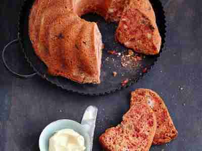 Buttermilchbrot mit Roter Bete und Ziegenkäse