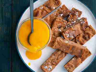 Schokoschnitten mit Mangosauce