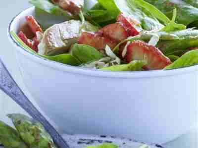 Spinatsalat mit Erdbeeren