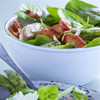 Spinatsalat mit Erdbeeren