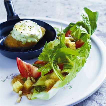 Sommersalat mit Knoblauchcroûtons