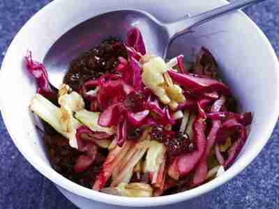 Rotkohl-Preiselbeer-Salat