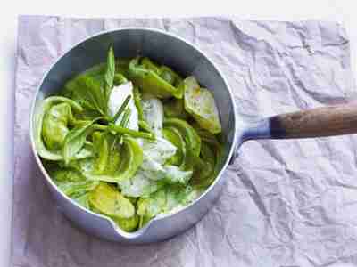 Grüner Tortellinisalat