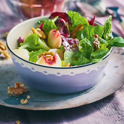Bunter Salat mit Pfirsichen