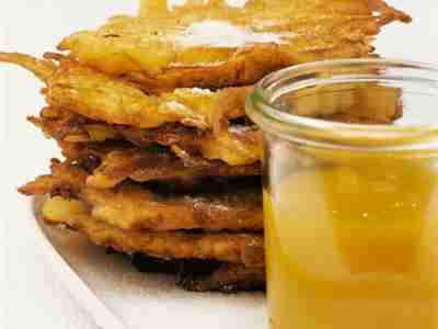 Kartoffelpuffer mit Apfel-Mango-Mus