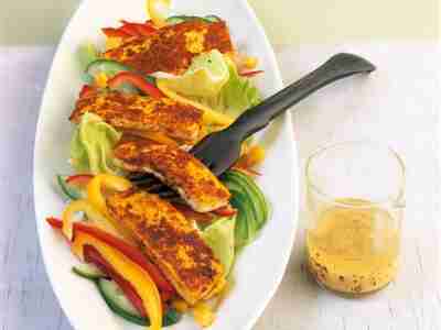 Würziger Tofu auf Salat