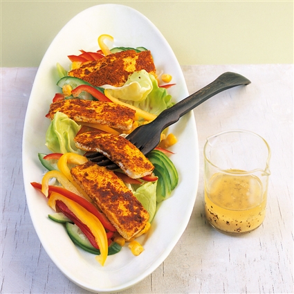 Würziger Tofu auf Salat