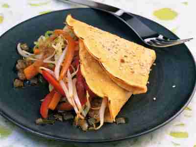 Sesamcrêpes mit Frühlingsrollenfüllung