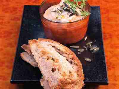 Bohnencreme mit Röstbrot