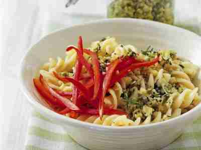 Olivenpesto mit Paprikajulienne