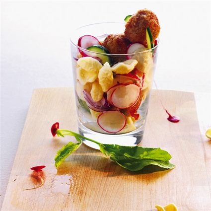 Nudelsalat mit Wiener-Schnitzel-Bällchen